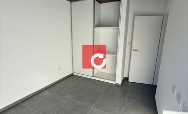 Departamento de 2 dormitorios en alquiler c/ cochera en Villa Elisa