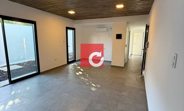 Departamento de 2 dormitorios en alquiler c/ cochera en Villa Elisa