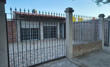 Casa sobre calle Rodriguez. Chimbas