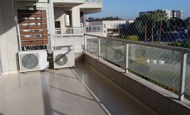 Alq. dto.2 amb. c/ cochera, dormitorio con vestid.