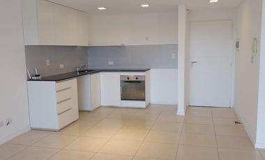 Alq. dto.2 amb. c/ cochera, dormitorio con vestid.