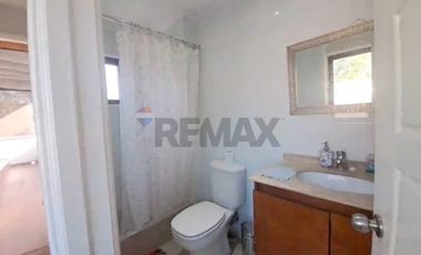 En condominio,  totalmente remodelada