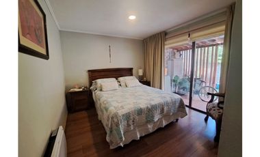 En condominio,  totalmente remodelada