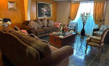 HERMOSA CASA TOTALMENTE REMODELADA