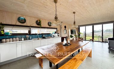 Pichilemu, Casa con vista a Punta de Lobos y salida a la playa