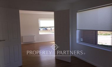 Espectacular Casa con Vista al Estrecho en Exclusivo Condominio Los Vascos