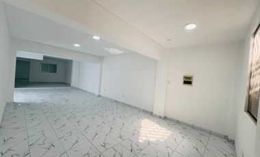 CASA REMODELADA EN VENTA – SANTA MARÍA S.J.L