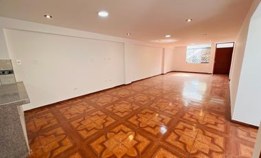 CASA REMODELADA EN VENTA – SANTA MARÍA S.J.L