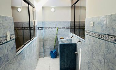 CASA REMODELADA EN VENTA – SANTA MARÍA S.J.L