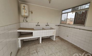 VENTA CASA 4 PISOS A.C. 292.71m2 URB. HONOR Y LEALTAD SURCO