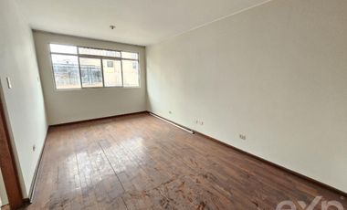 VENTA CASA 4 PISOS A.C. 292.71m2 URB. HONOR Y LEALTAD SURCO