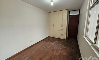 VENTA CASA 4 PISOS A.C. 292.71m2 URB. HONOR Y LEALTAD SURCO