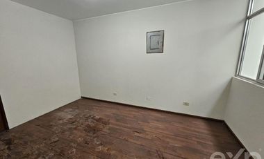 VENTA CASA 4 PISOS A.C. 292.71m2 URB. HONOR Y LEALTAD SURCO