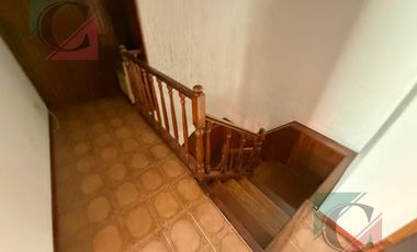 Casa de 5 ambientes con cocheras + monoambiente