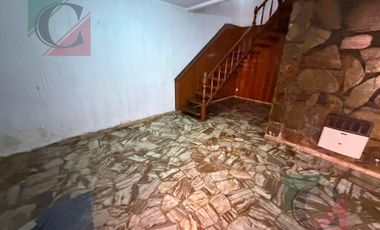 Casa de 5 ambientes con cocheras + monoambiente