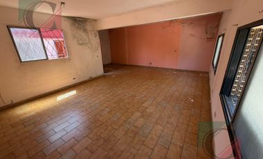 Casa de 5 ambientes con cocheras + monoambiente