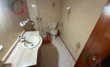 Casa de 5 ambientes con cocheras + monoambiente