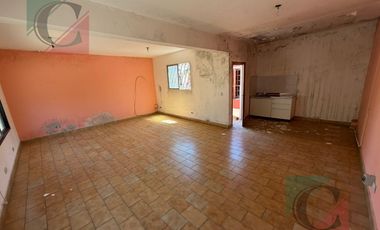 Casa de 5 ambientes con cocheras + monoambiente