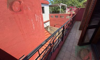Casa de 5 ambientes con cocheras + monoambiente