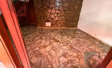 Casa de 5 ambientes con cocheras + monoambiente