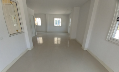 2-storey twin house for sale, Romruen Green Park Project, Wang Noi, newly renovated, close to community areas. Convenient transportation Complete util