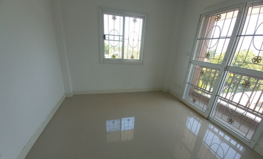 2-storey twin house for sale, Romruen Green Park Project, Wang Noi, newly renovated, close to community areas. Convenient transportation Complete util