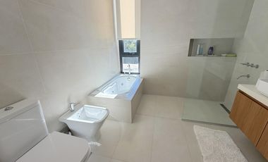 Moderna Propiedad de Diseño con Piscina en La Cándida