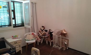 CHALET BIEN UBICADO - IDEAL PARA RECICLAR - ADROGUÉ