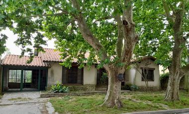 CHALET BIEN UBICADO - IDEAL PARA RECICLAR - ADROGUÉ