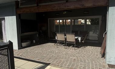 Casa en alquiler. Quintas del Sol, Ezeiza. 4 amb. piscina
