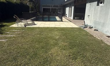 Casa en alquiler. Quintas del Sol, Ezeiza. 4 amb. piscina