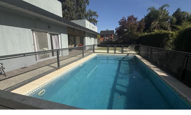 Casa en alquiler. Quintas del Sol, Ezeiza. 4 amb. piscina