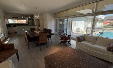 Casa en alquiler. Quintas del Sol, Ezeiza. 4 amb. piscina