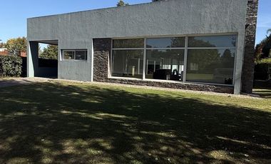 Casa en alquiler. Quintas del Sol, Ezeiza. 4 amb. piscina
