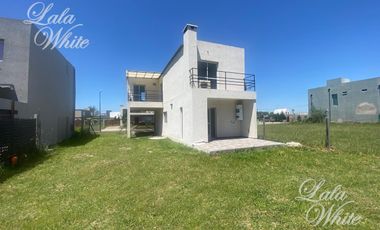 Casa en Venta en Laguna Azul Apto Crédito