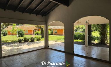 VENTA Quinta Con Dependencia, 2 Quinchos, Pileta y Cancha De Paddle Ideal Inversores - Trujui