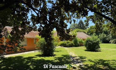 VENTA Quinta Con Dependencia, 2 Quinchos, Pileta y Cancha De Paddle Ideal Inversores - Trujui