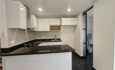 CASA CON JARDIN EN CONJUNTO CERRADO