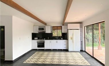 ARRIENDA PLUS INMOBILIARIO. Casa en Santa elena Cerca al D1