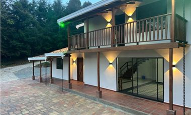 ARRIENDA PLUS INMOBILIARIO. Casa en Santa elena Cerca al D1