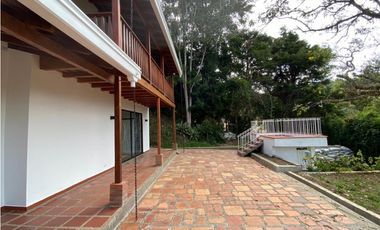 ARRIENDA PLUS INMOBILIARIO. Casa en Santa elena Cerca al D1