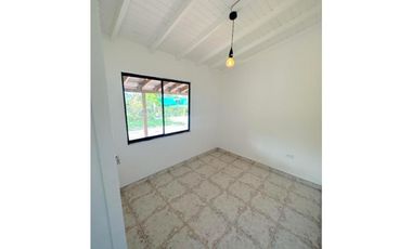 ARRIENDA PLUS INMOBILIARIO. Casa en Santa elena Cerca al D1