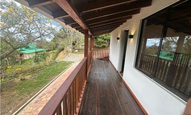 ARRIENDA PLUS INMOBILIARIO. Casa en Santa elena Cerca al D1