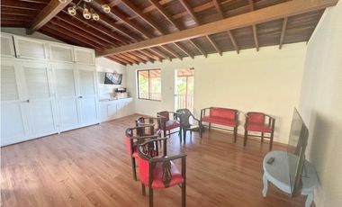 ARRIENDA PLUS INMOBILIARIO. Casa en Santa elena Cerca al D1