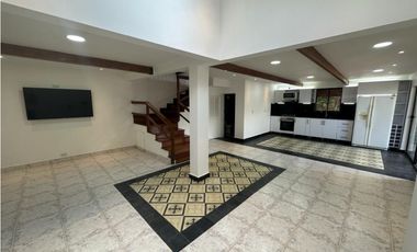 ARRIENDA PLUS INMOBILIARIO. Casa en Santa elena Cerca al D1