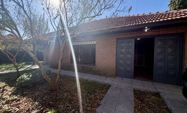 Chalet 4 Ambientes con Parque y Quincho