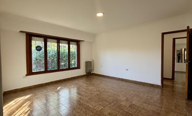 Chalet 4 Ambientes con Parque y Quincho