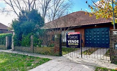 Chalet 4 Ambientes con Parque y Quincho