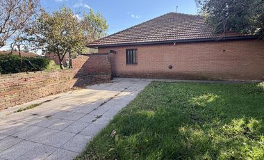 Chalet 4 Ambientes con Parque y Quincho