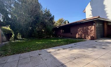 Chalet 4 Ambientes con Parque y Quincho